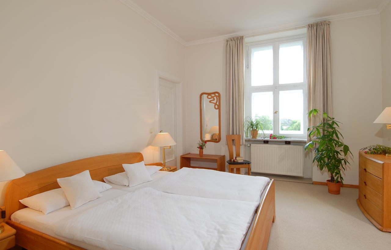 Bio- Und Gesundheitshotel Gutshaus Stellshagen Exterior photo